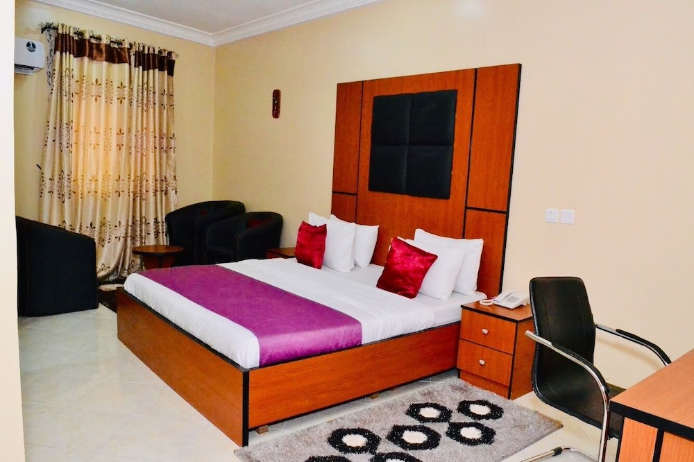 Royal Suite, 1 King Bed photo 3
