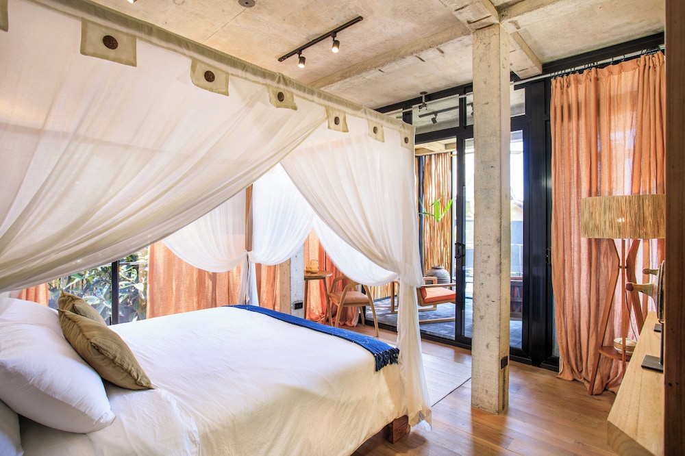 Lena Junior Suite with Jungle View