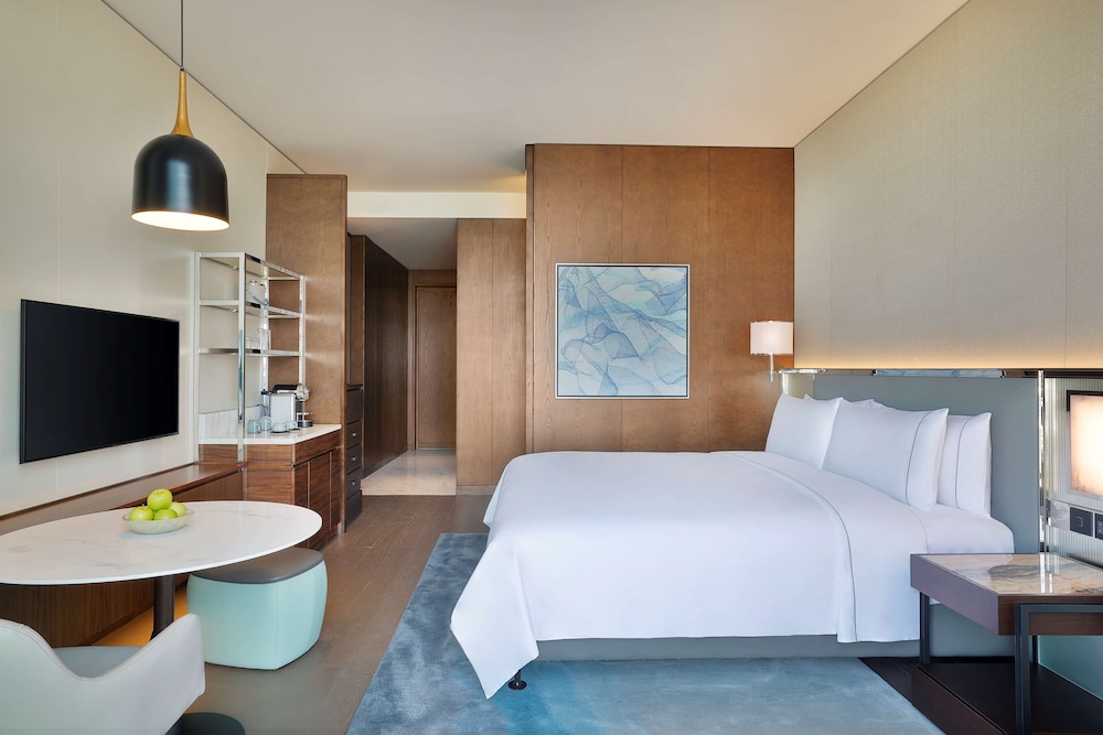 Superior Room, 1 King Bed, City View - Photo 2