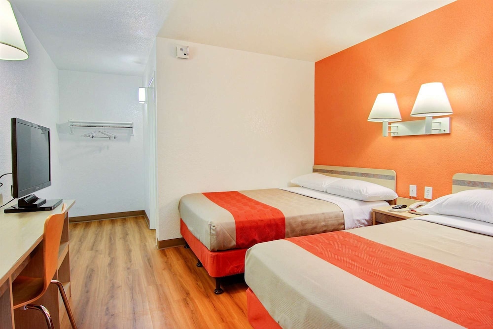Standard Room, 2 Double Beds, Non Smoking photo 2