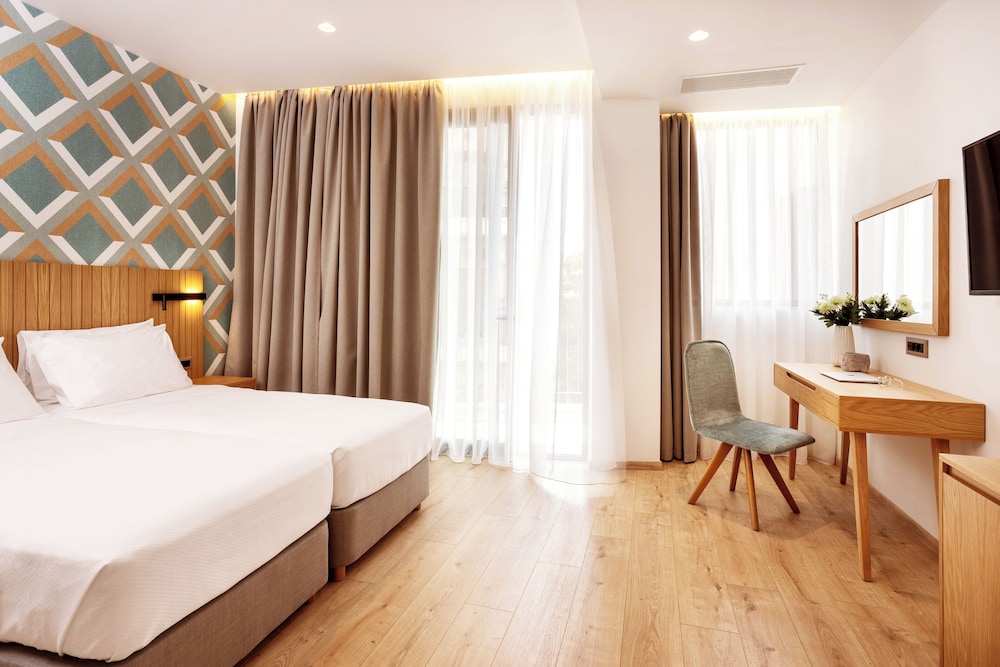 Basic Double or Twin Room photo 3