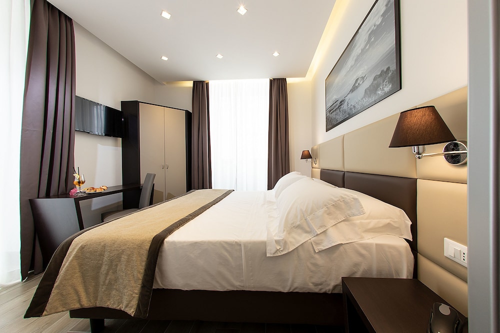 Classic Double Room, 1 Queen Bed - Photo 13