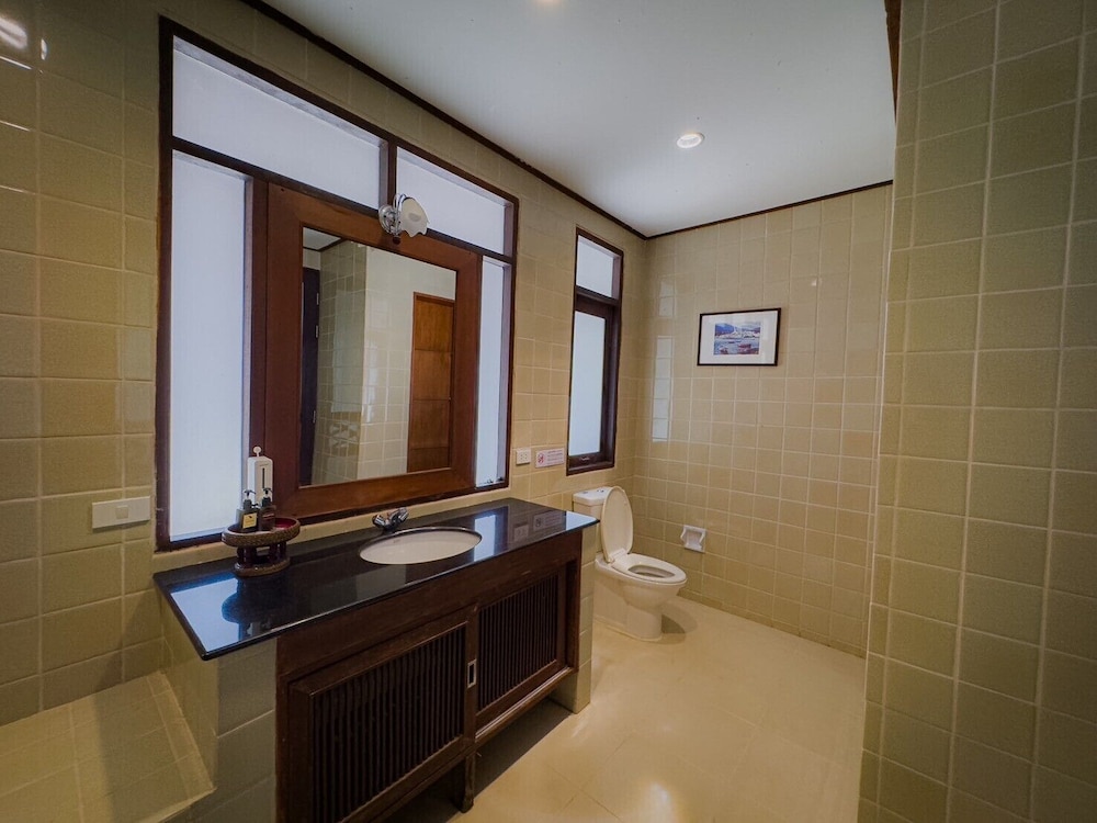 Hillside Deluxe Twin Room - Photo 9