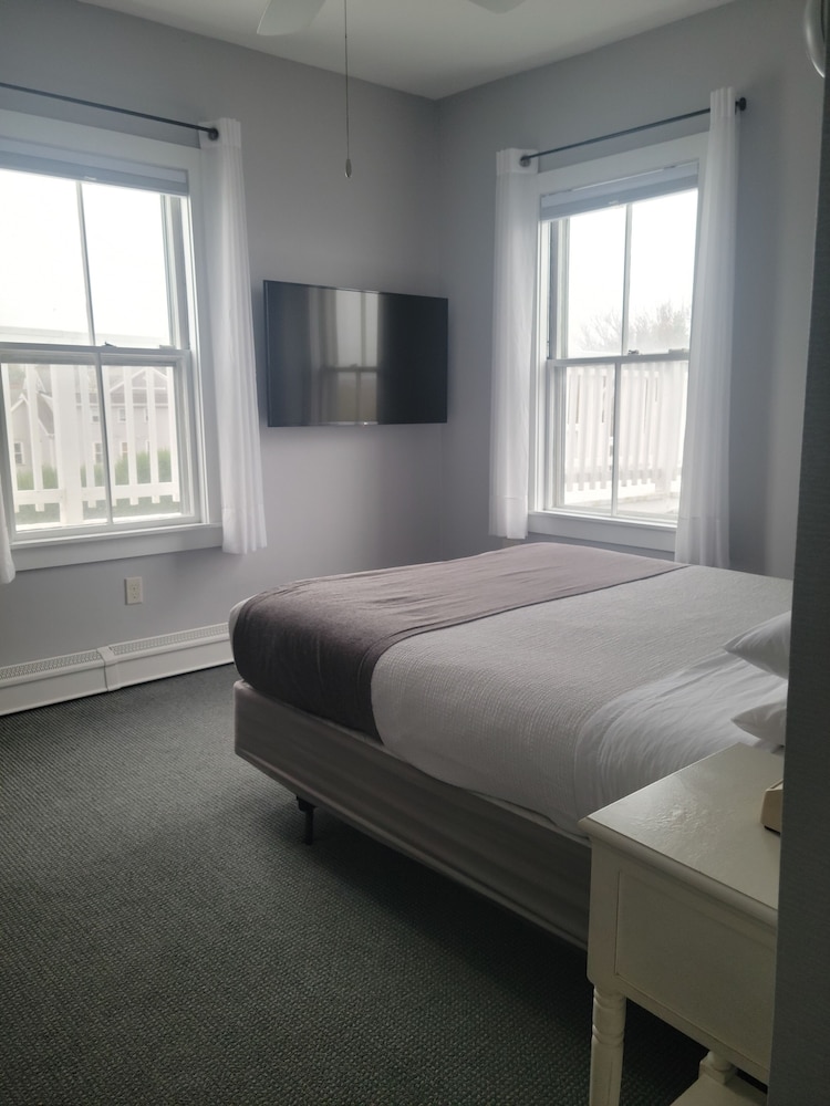 Room, 1 Queen Bed, Corner, Island view photo 2