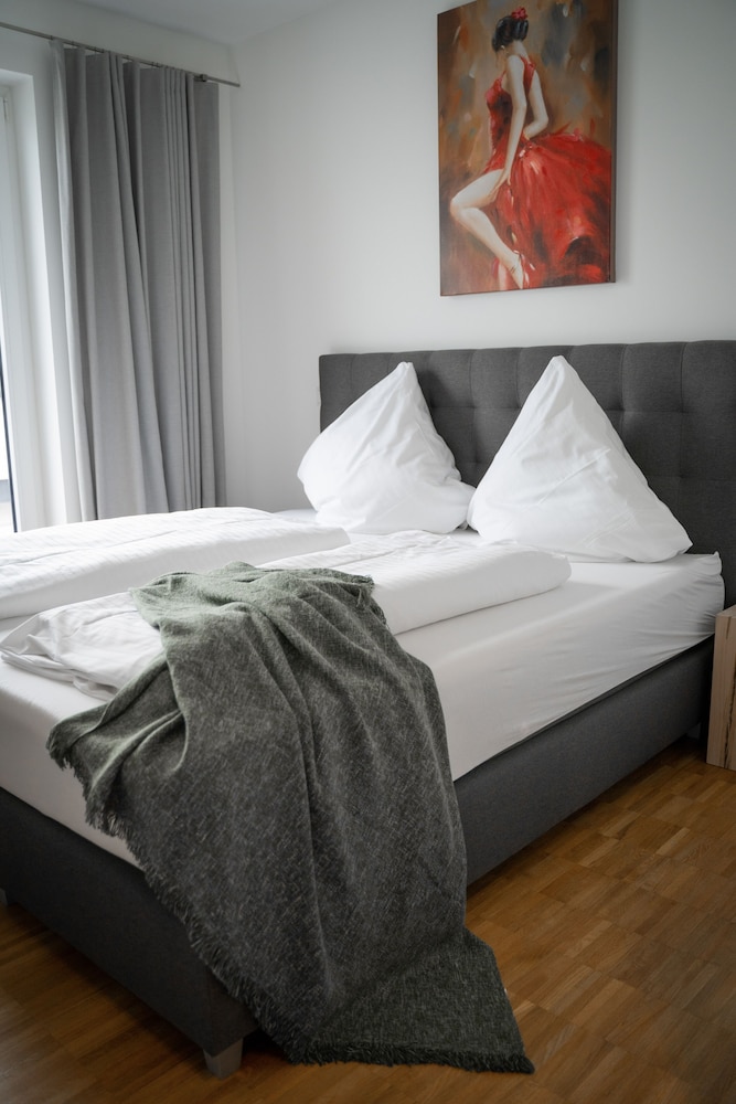 Deluxe Penthouse, 3 Bedrooms, City View photo 2