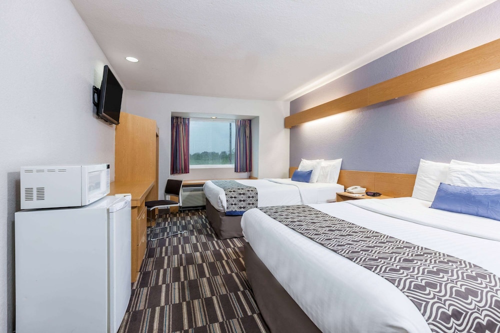 Standard Room, 2 Queen Beds photo 3