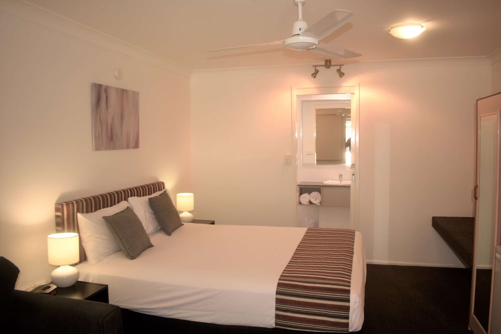Standard Room, 1 Queen Bed, Non Smoking - Photo 1