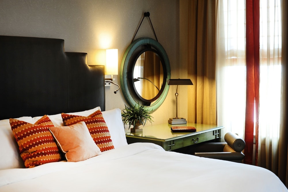 Deluxe Room, 1 King Bed, City View - Photo 10