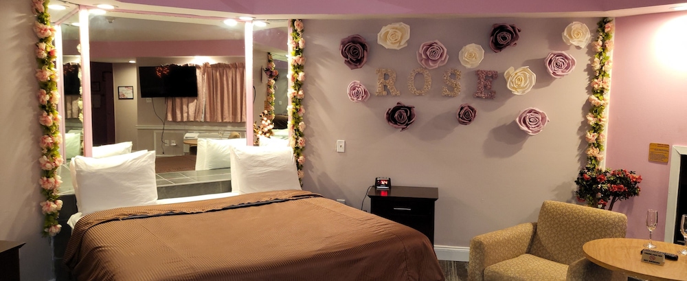Rose Romantic Suite with Jacuzzi and Fireplace