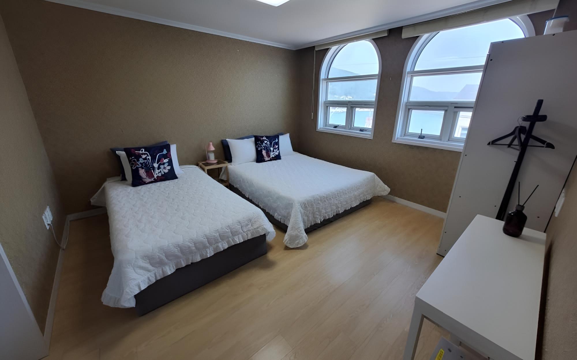 Room (301 (Family Room Ocean View)) - Photo 4