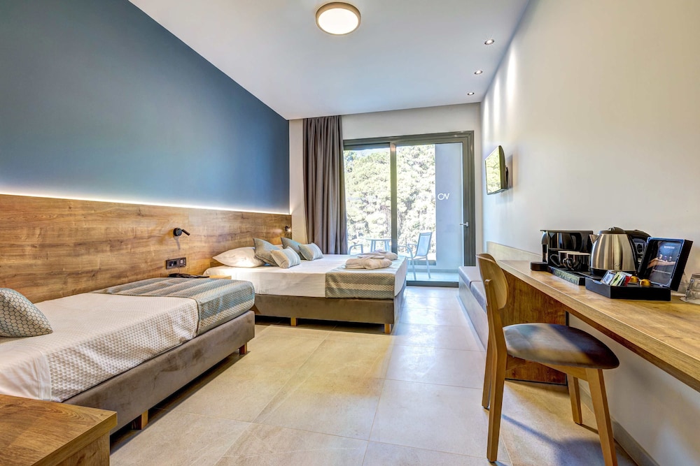 Triple Room with Land View