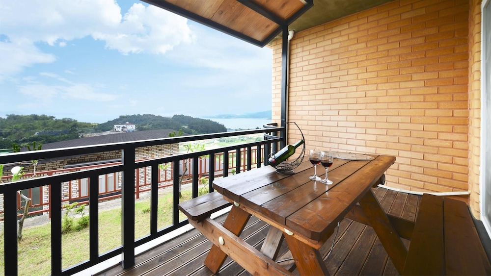 Basic Room, 1 Bedroom (A102(Oceanview)) photo 2