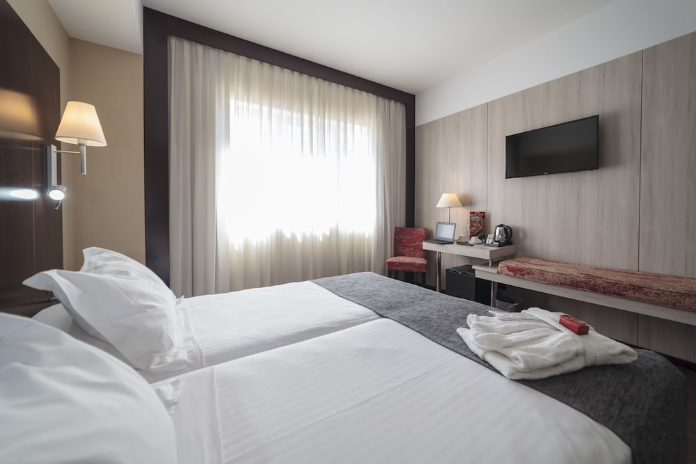 Double or Twin Room (Oferta Desayuno 2 pax) - Photo 4
