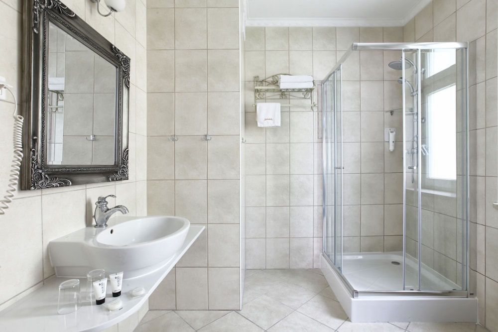 Classic Double or Twin Room - Photo 13