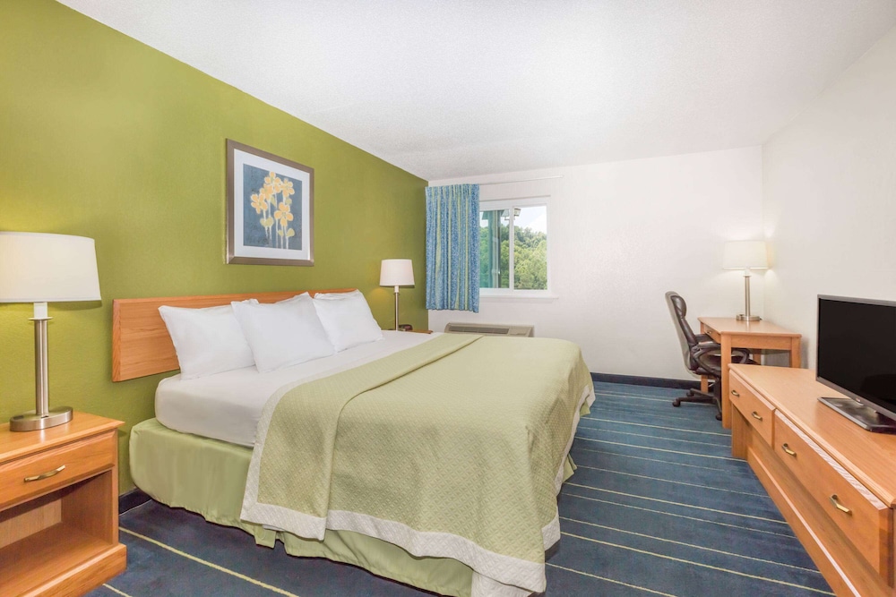 Standard Room, 1 King Bed - Photo 1