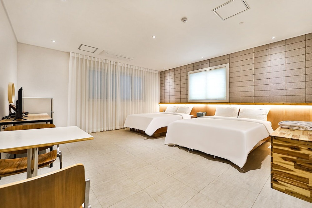 Suite Twin Room photo 1