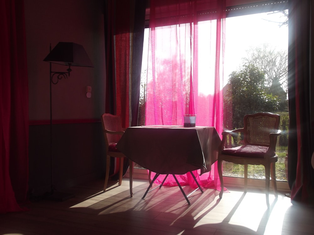 Suite, Private Bathroom, Garden View (Romance) photo 2