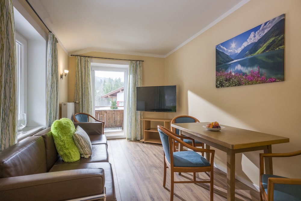 Family Suite, 2 Bedrooms, Kitchen photo 2