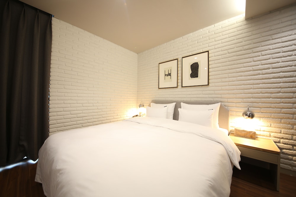 Deluxe Double Room - Photo 23