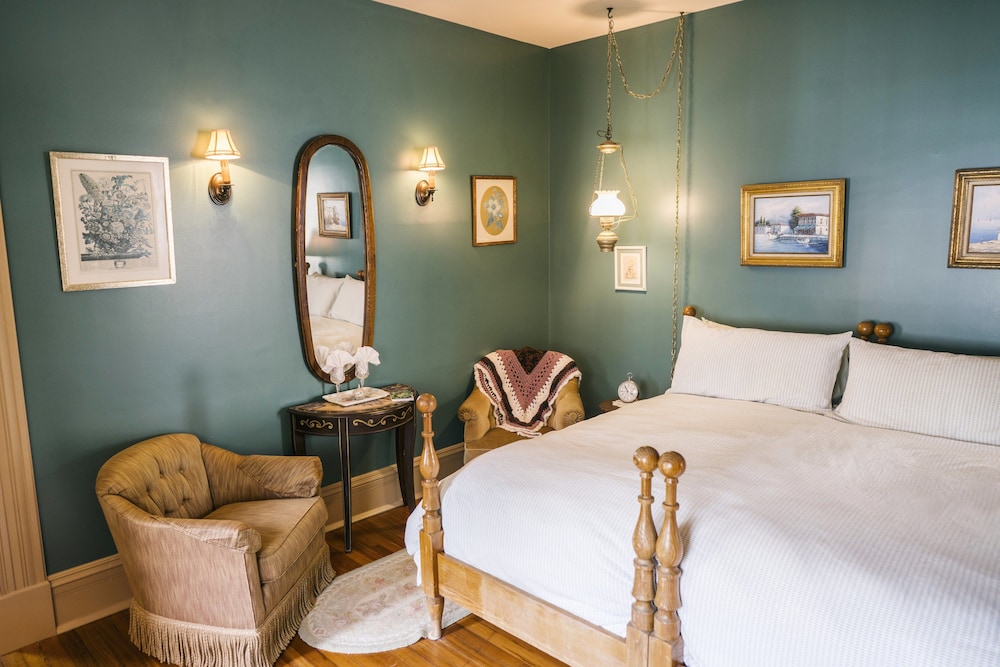 Premium Room, 1 King Bed, Jetted Tub photo 2