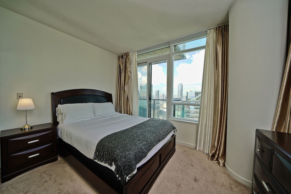 Premier Apartment, City View