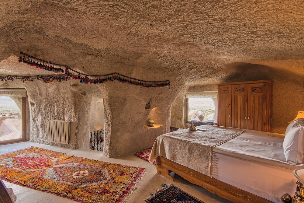 Deluxe Suite - Photo 9
