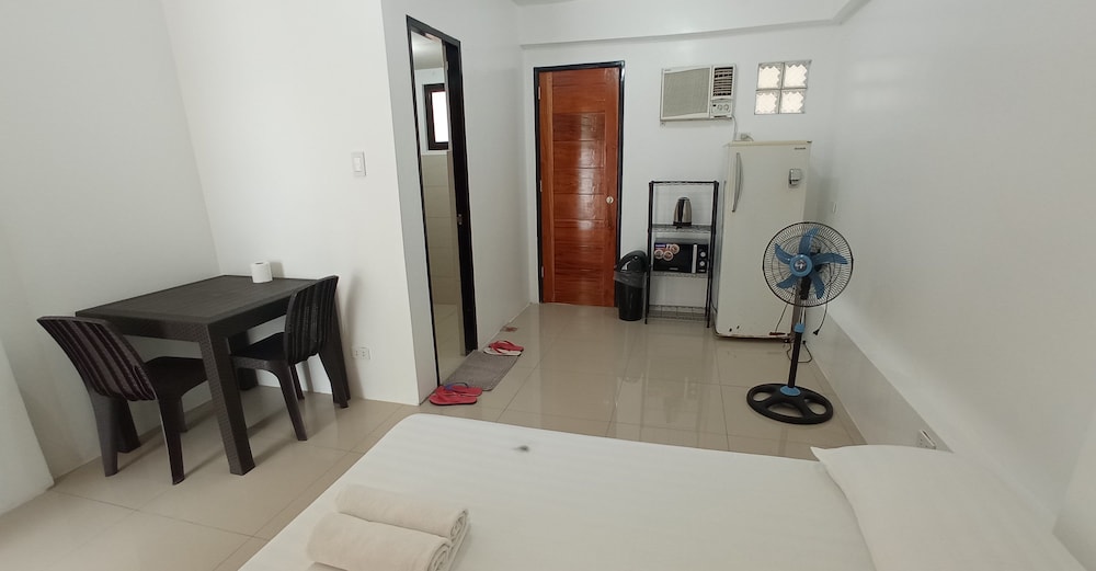 Standard Studio, 1 Queen Bed, Kitchenette, Courtyard View photo 1