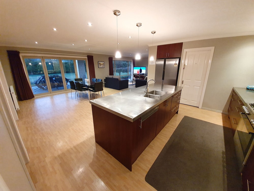 Premium King Ensuite photo 3
