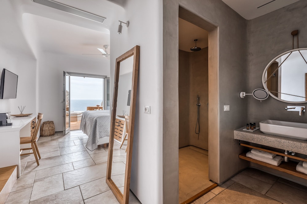 Junior Suite, Private Pool, Sea View - Photo 1
