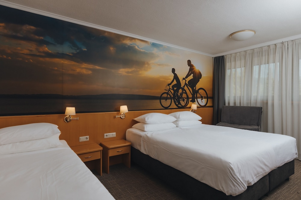 Triple Room, Balcony - Photo 1