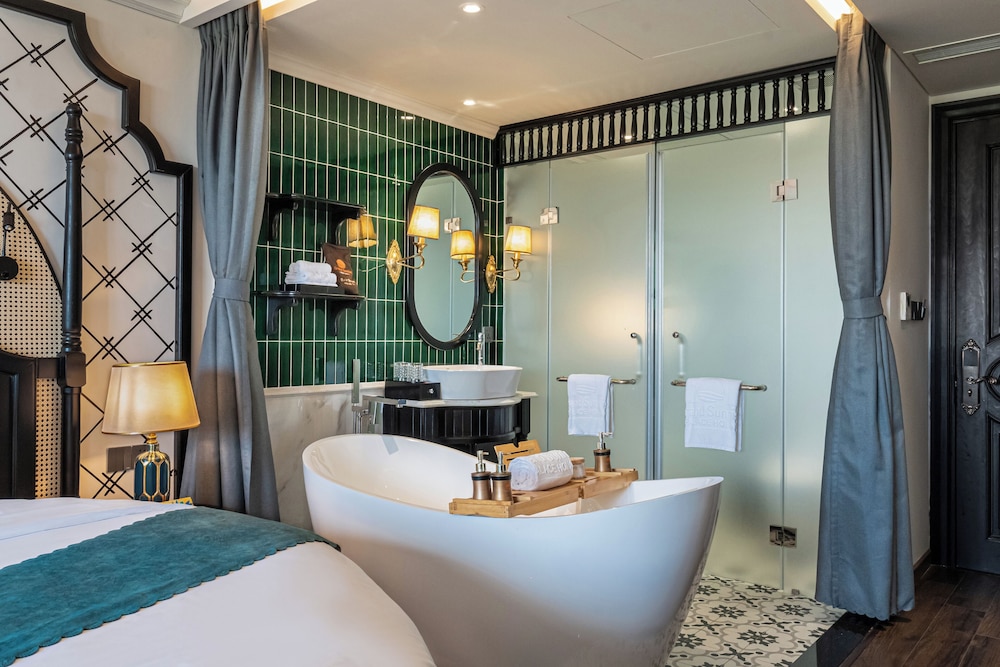 Signature Suite - Photo 5