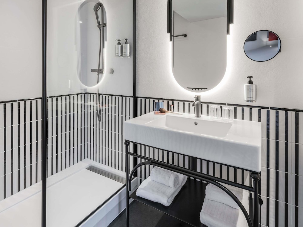 Deluxe Room, 1 Double Bed with Sofa bed, Accessible photo 3