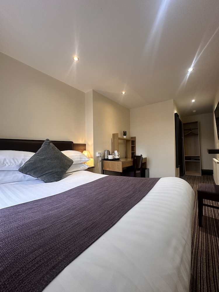 Junior Double Room, Ensuite photo 3