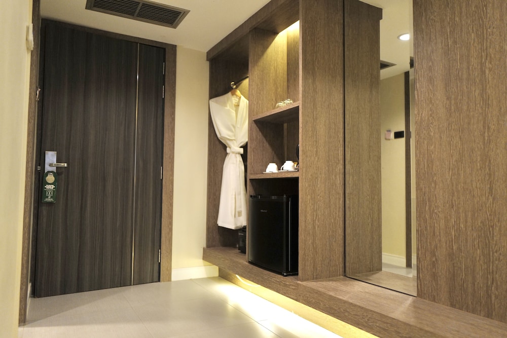 Urban Twin Room - Photo 10