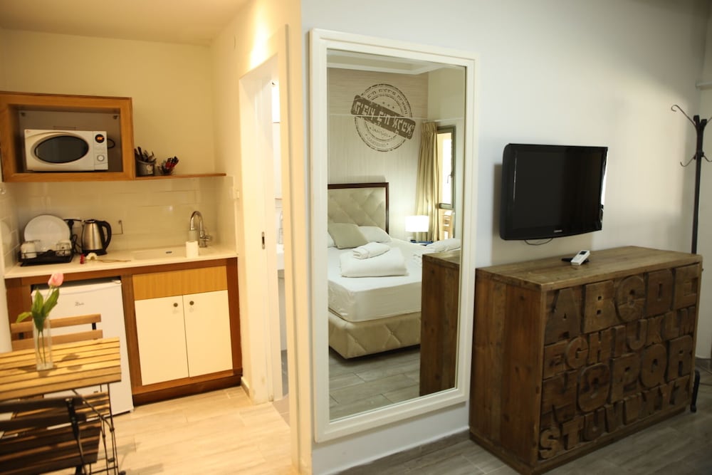 Deluxe Suite (2nd Floor) photo 3