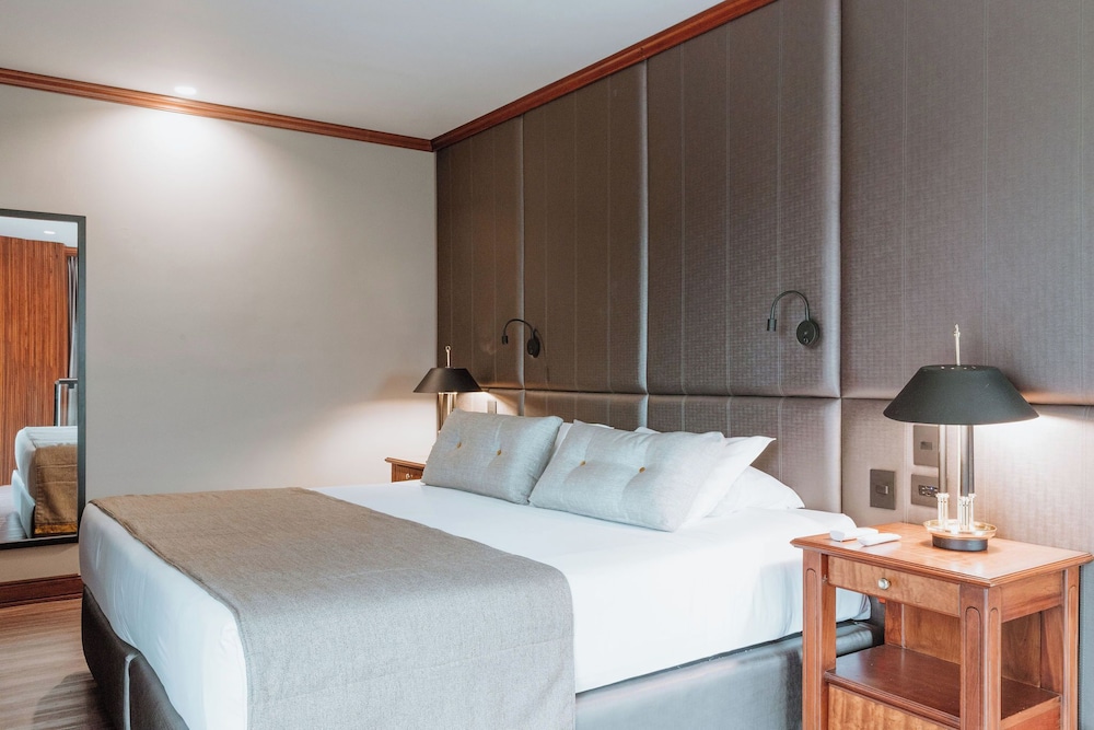 Executive Suite - Photo 10
