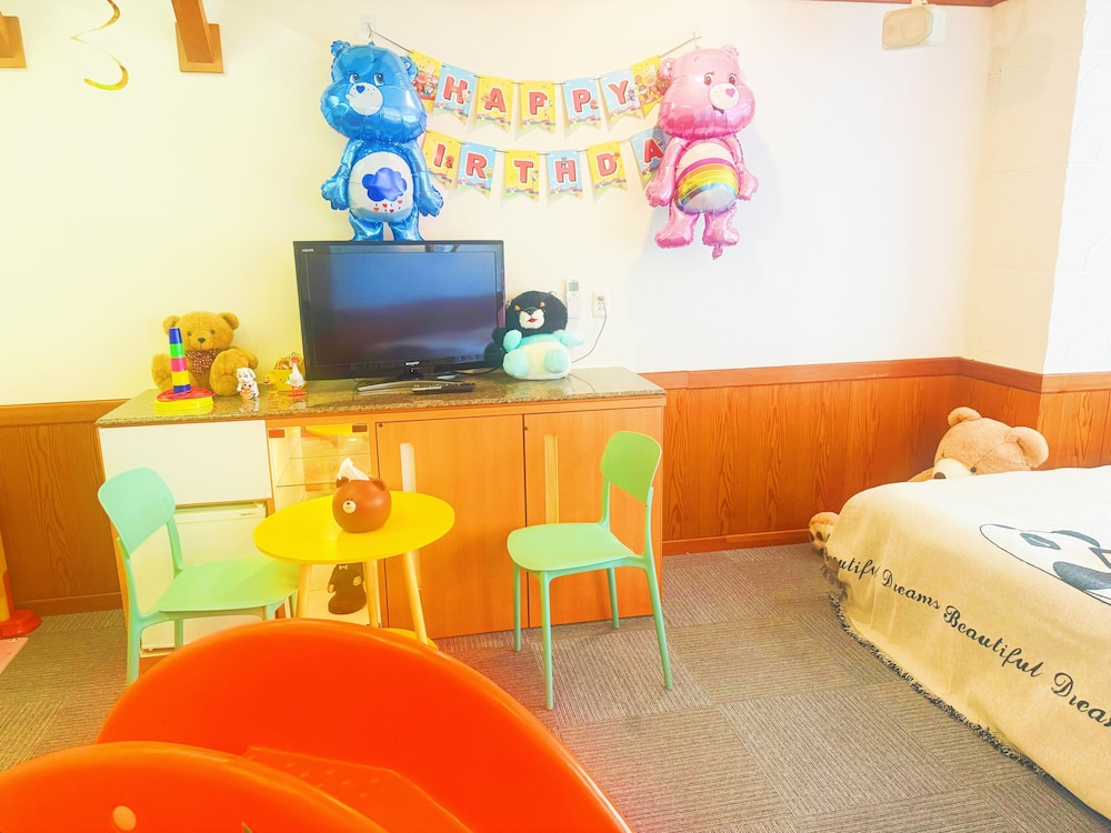 Family Twin Room - Photo 2