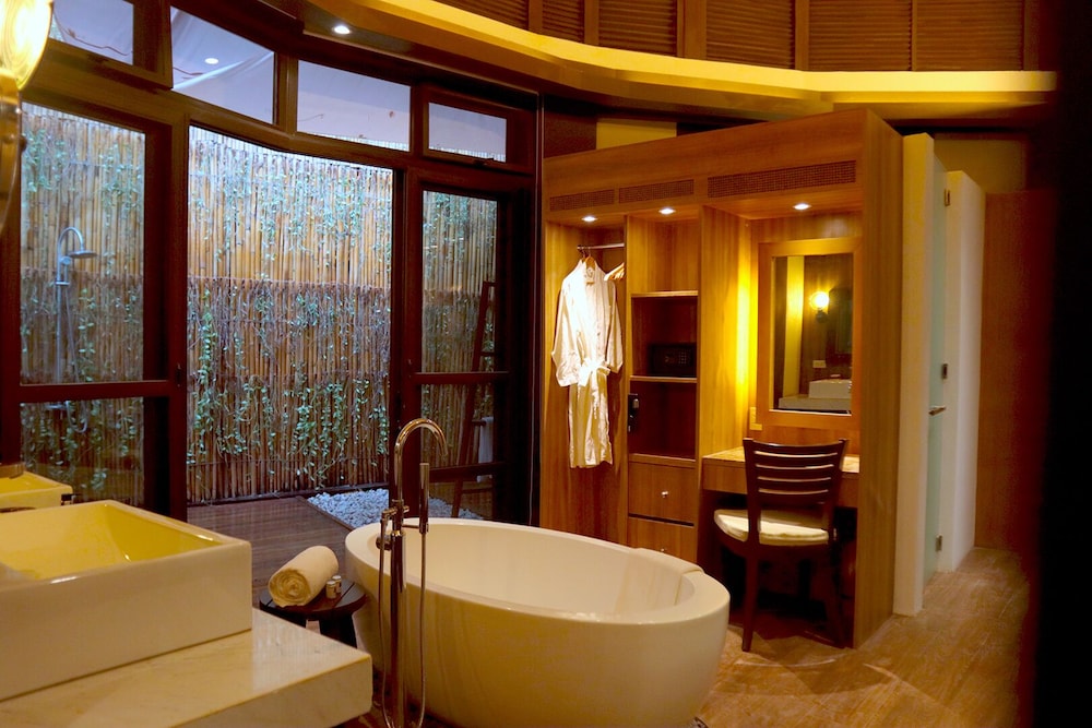 Premium Villa, 1 King Bed - Photo 2