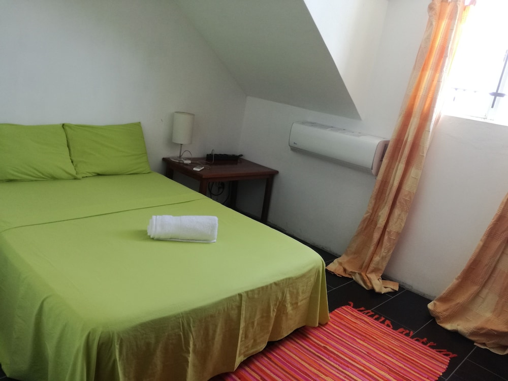 Basic Double Room, 1 Queen Bed photo 2