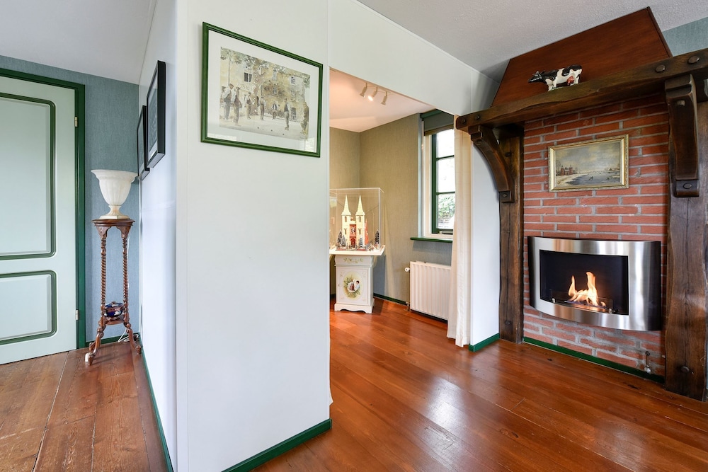 Executive Cottage, 2 Bedrooms, Non Smoking, Canal View photo 3