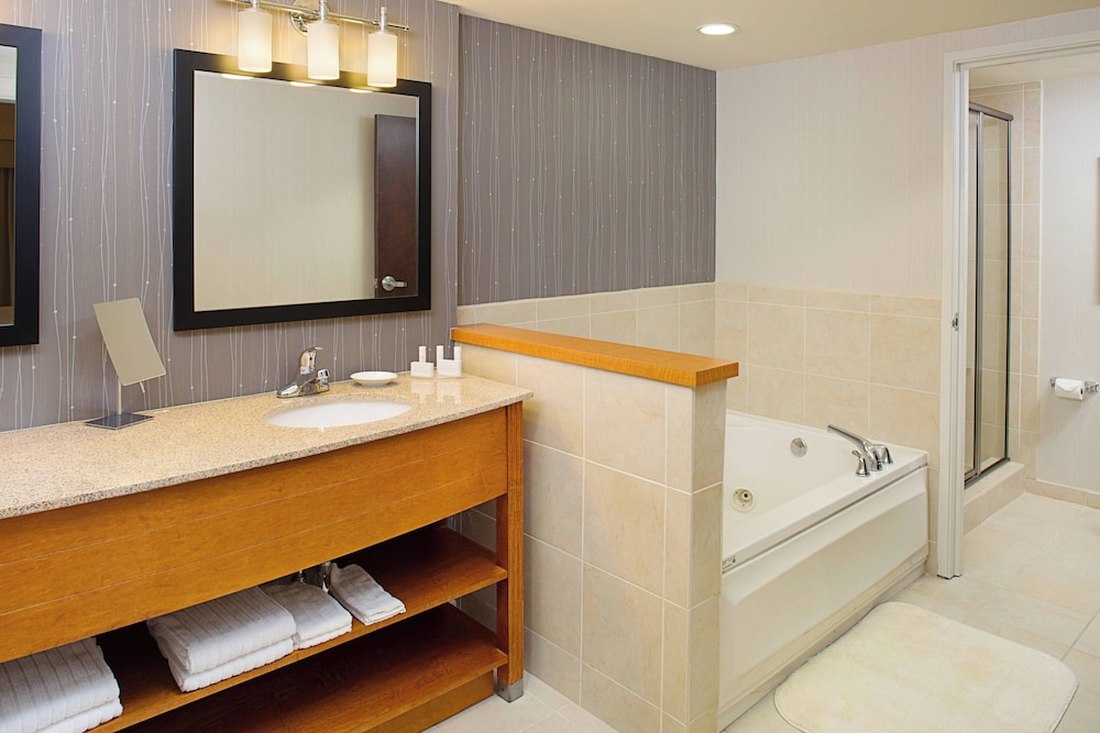 Room, 2 Queen Beds (Mobility/Hearing Accessible, Tub) - Photo 5