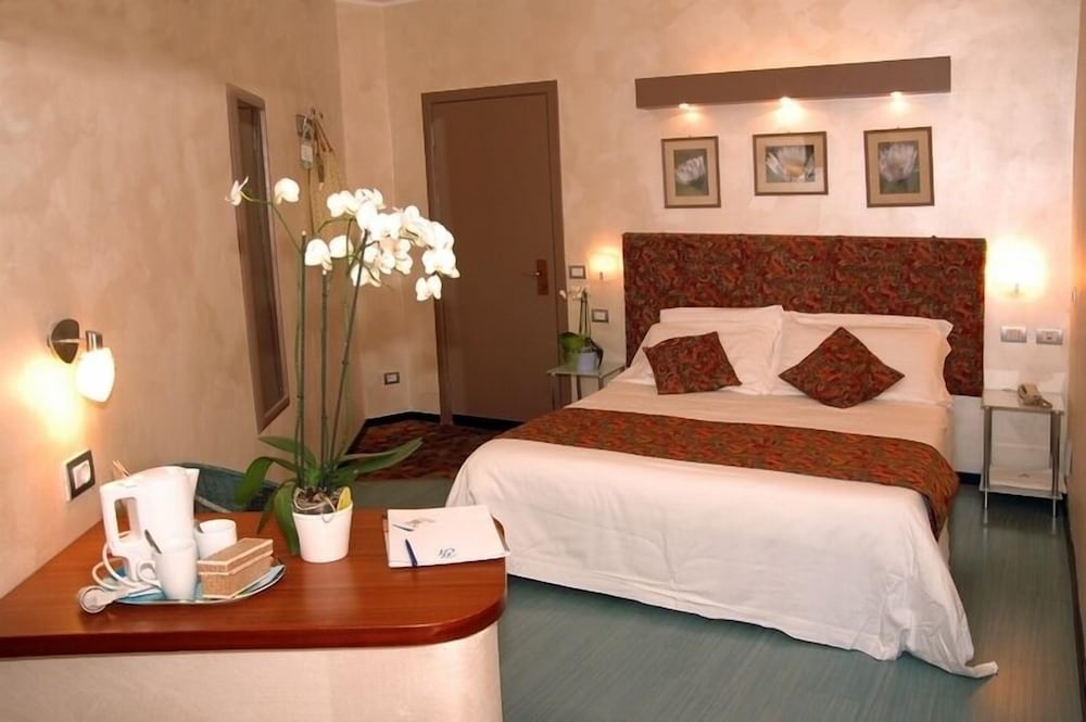 Classic Double Room, Balcony, Hill View photo 1