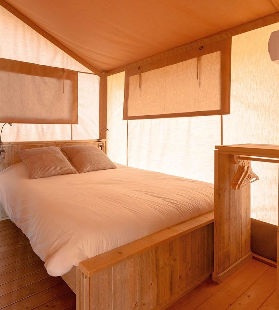 Superior Tent, Private Bathroom (x6) photo 2