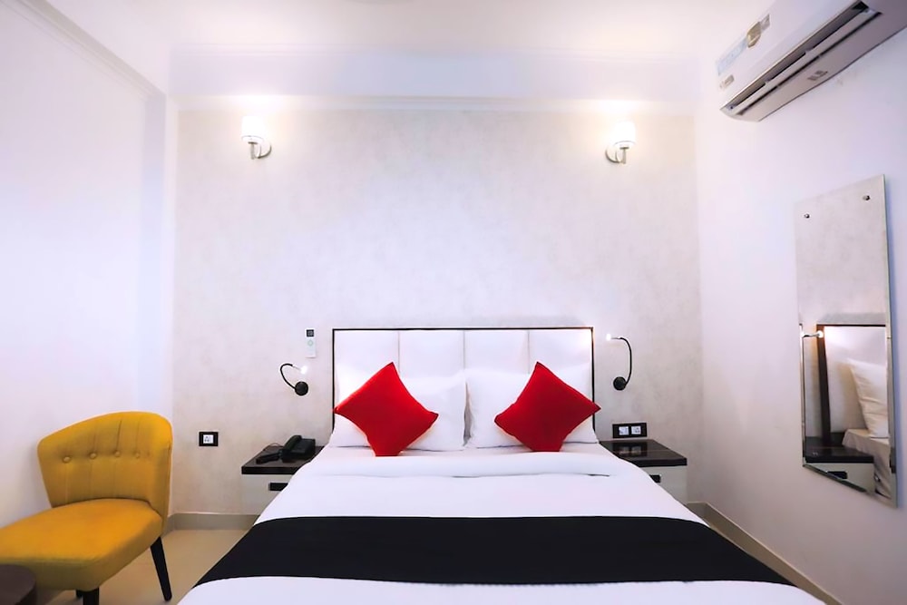 Deluxe Single Room, 1 Queen Bed photo 2