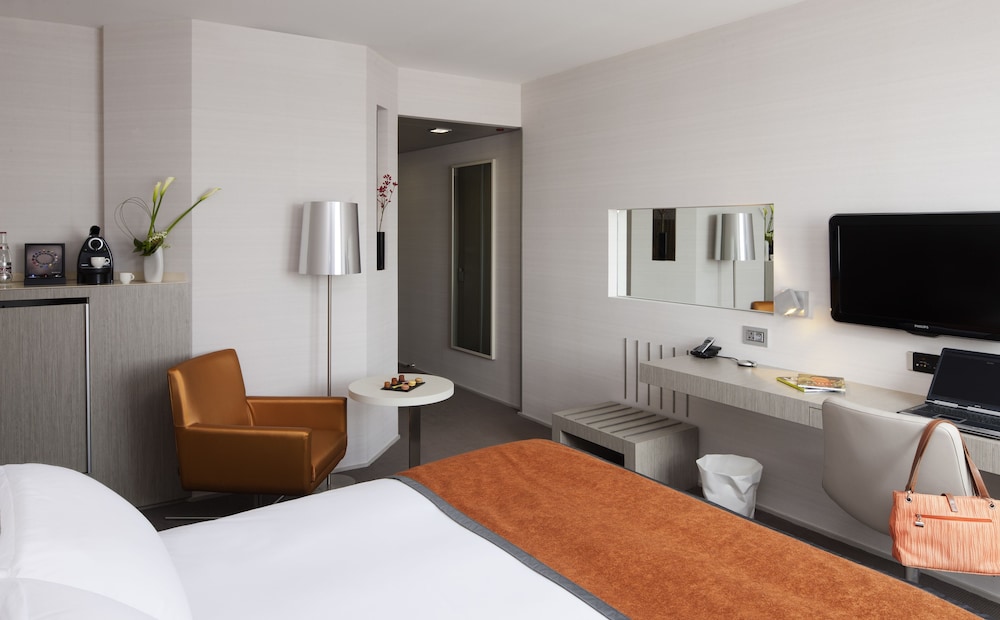 Deluxe Room, 1 Double Bed - Photo 2