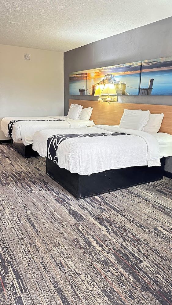 Basic Room, 2 Queen Beds photo 1