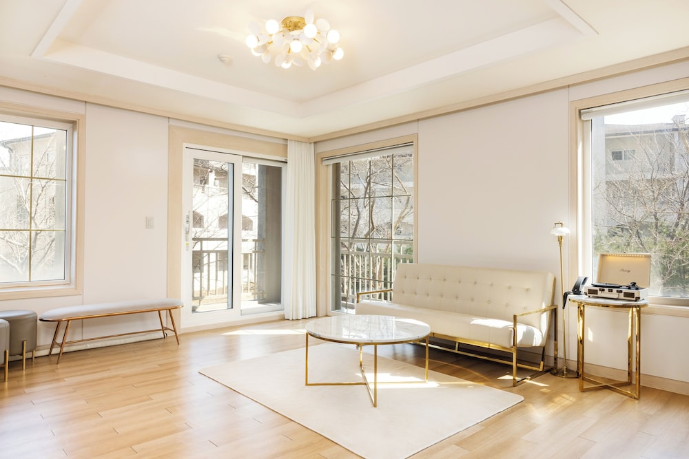 Party room 40 PY(additional person fee 15,000 KRW upon check-in)