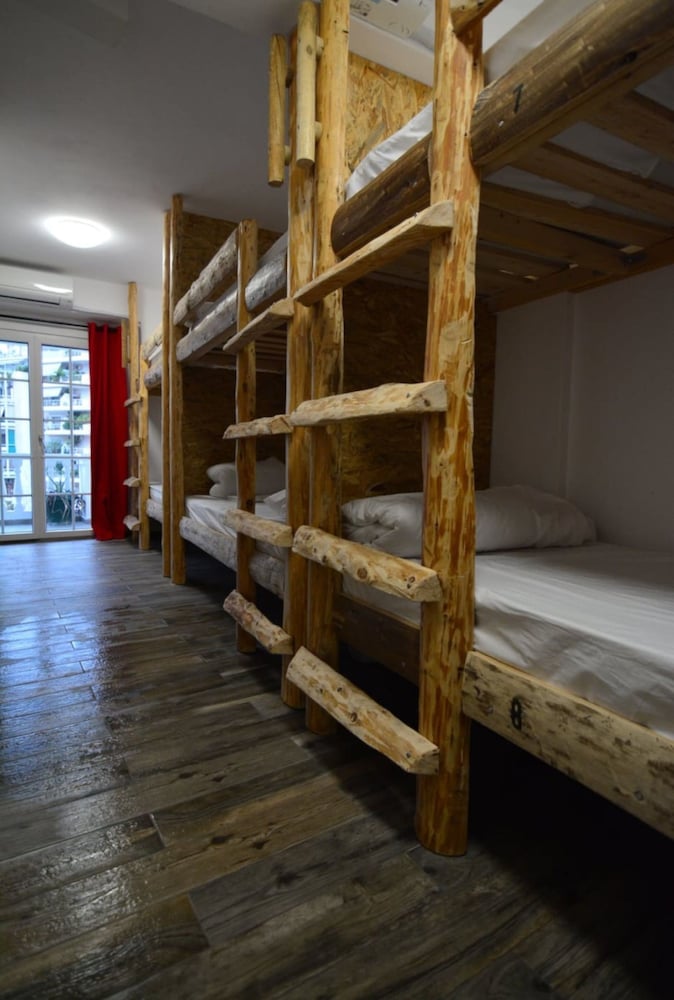 Shared Dormitory, Men Only, Shared Bathroom (8 Beds) - City View