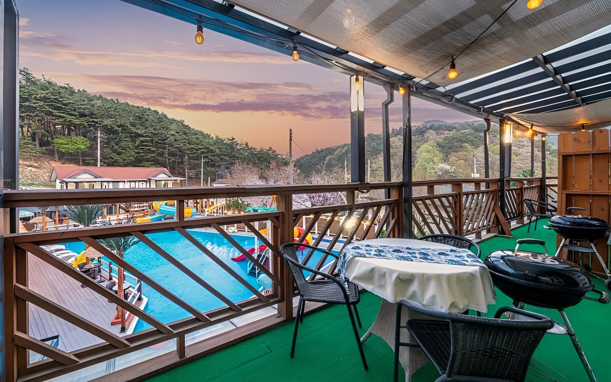Room (A202 (2nd floor pool view SPA))