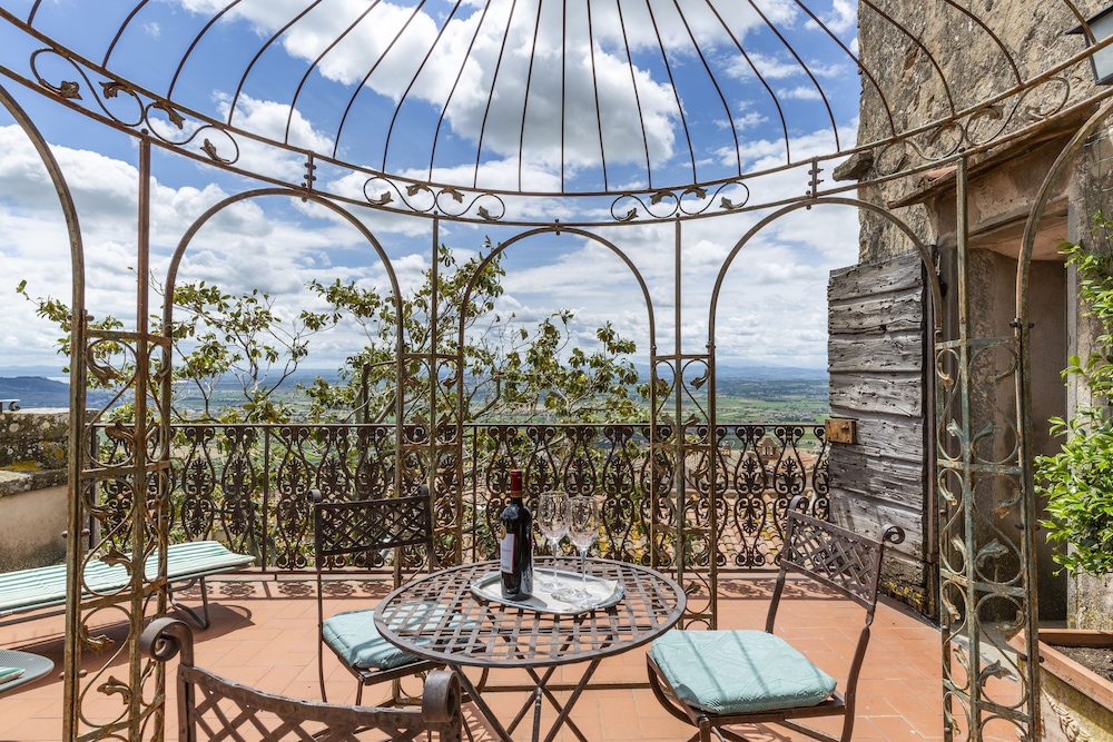 Panoramic Studio Suite, 1 Bedroom, Terrace, Valley View - Photo 1